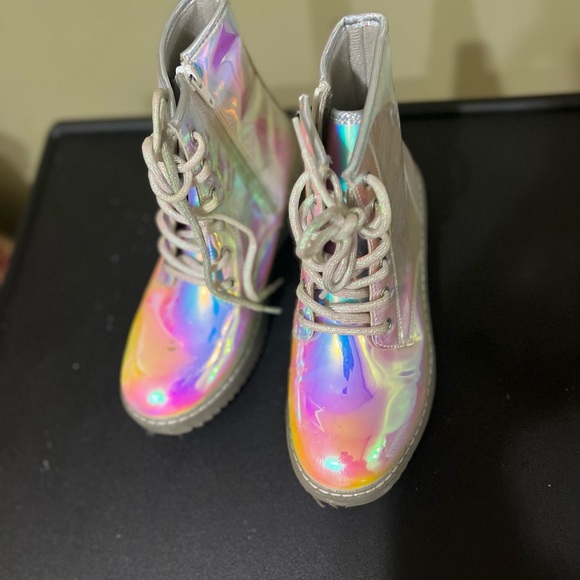 Chrome holographic boots size 3 y - Picture 3 of 3